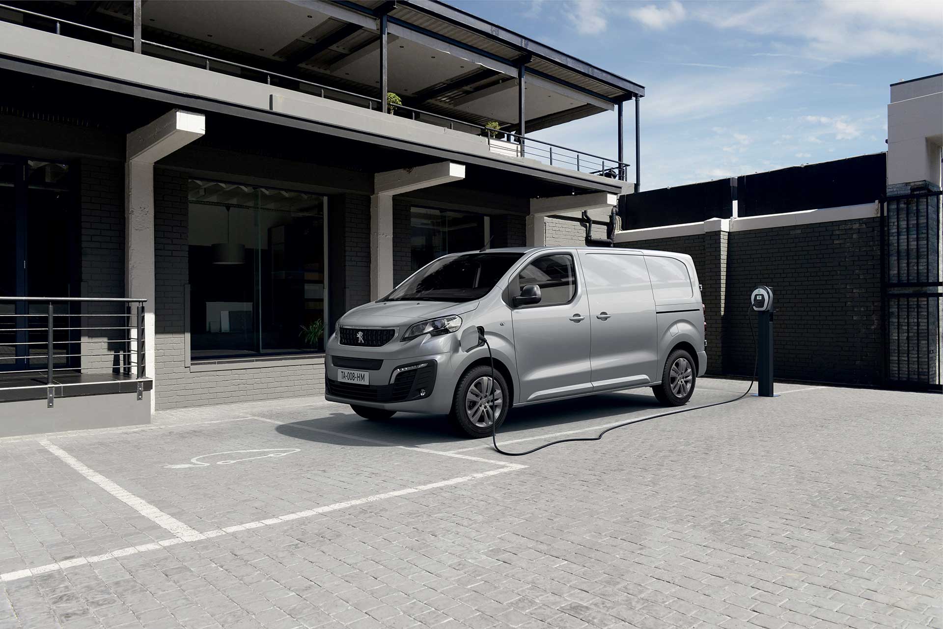 PEUGEOT E-Expert & Expert : le fourgon utilitaire électrique ou diesel